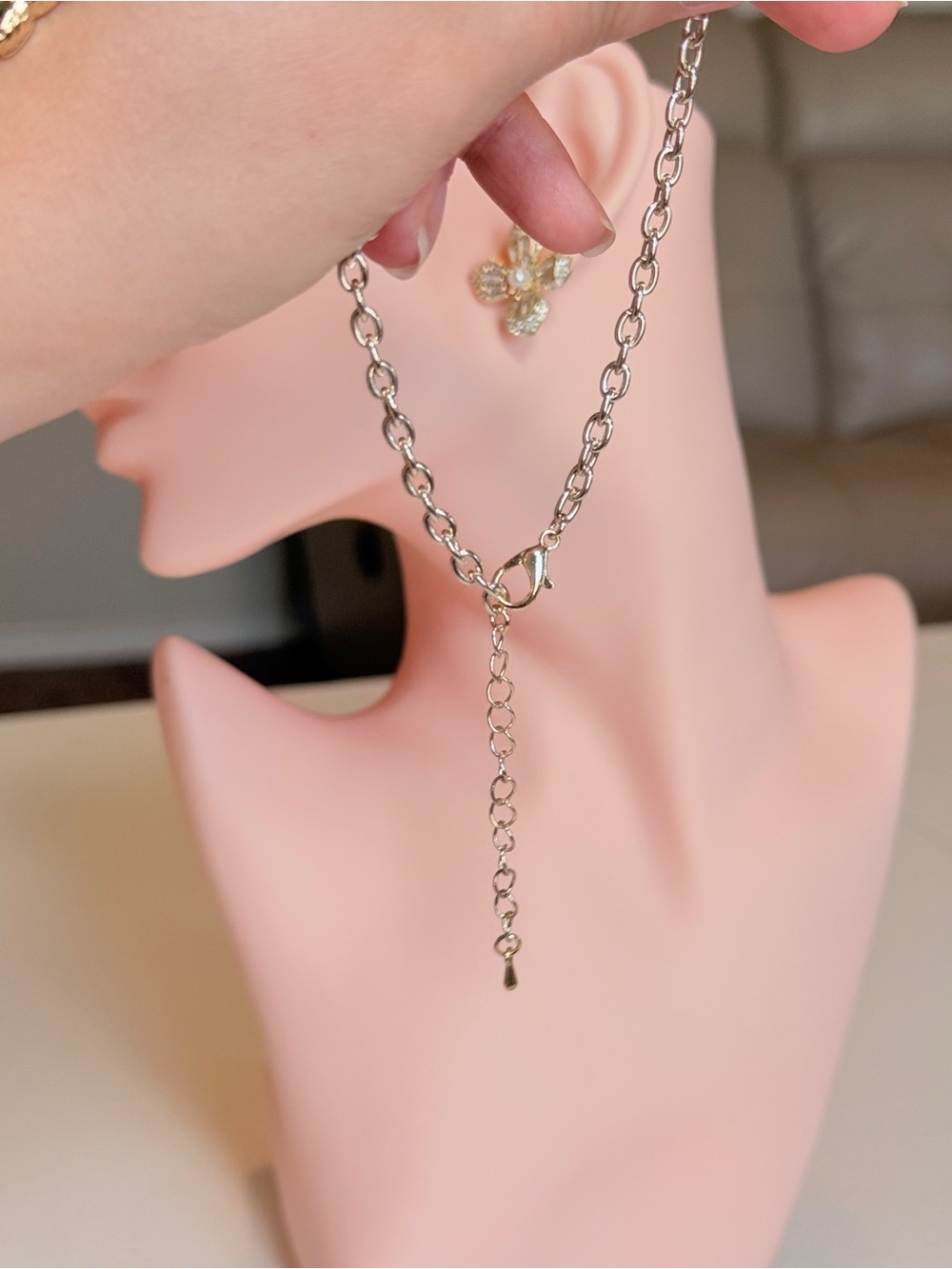 Alhambr Style Gold and Pearly White Floral Necklace With Zirconia - Picture 11 of 13